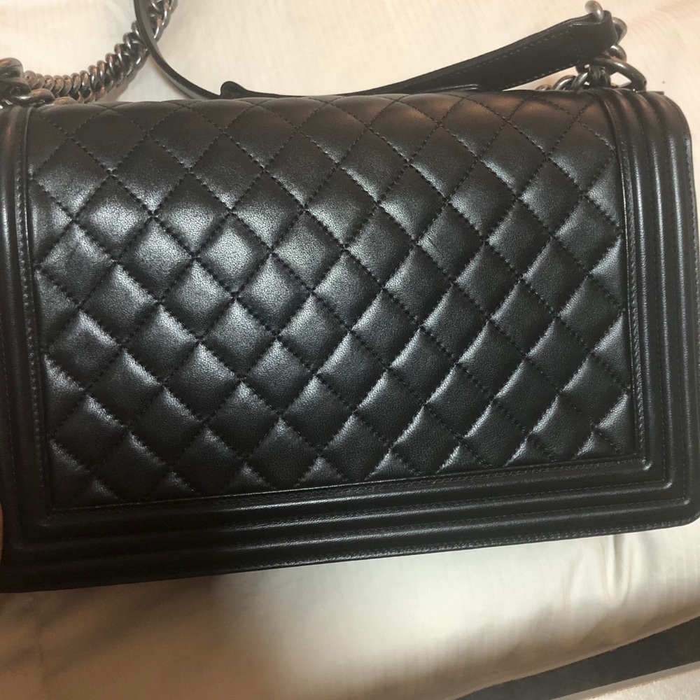 Chanel Boy Bag in new medium black lamb ruth - Picture 3 of 8